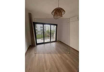 فلیٹ 3 غرف نوم للايجار في القاهرة الجديدة، القاهرة - Apartment with garden for sale in Compound Fifth Square Al Marasem كمبوند فيفث سكوير المراسم. jpg