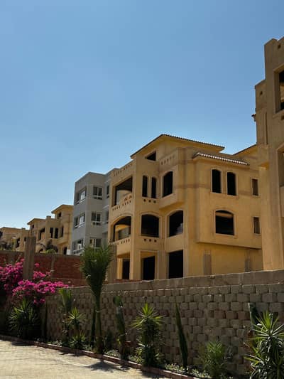 6 Bedroom Villa for Sale in 6th of October, Giza - فيلا في كومباوند قرية النخيل السياحية ، طريق مصر اسكندرية الصحراوي