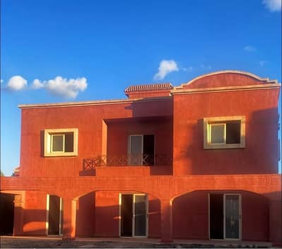 فیلا 4 غرف نوم للبيع في 6 أكتوبر، الجيزة - كمبوند جولف السليمانية