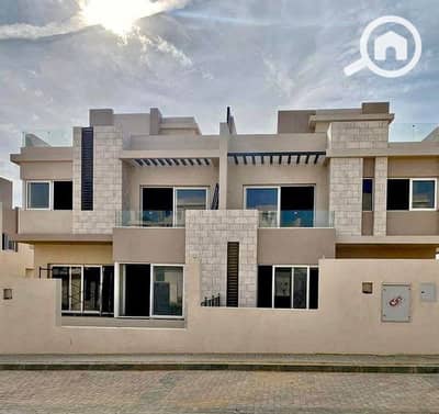 4 Bedroom Townhouse for Sale in 6th of October, Giza - 480307470_2936294576536356_2920408218259165104_n. jpg
