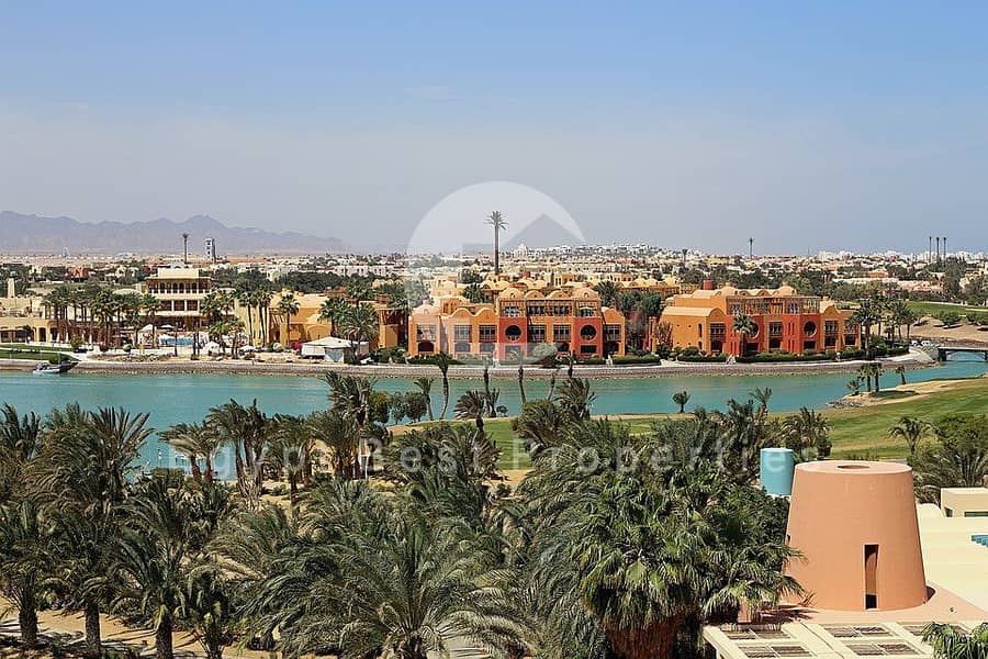 7 960px-El_Gouna_R33. jpg