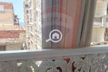 فلیٹ 3 غرف نوم للايجار في كامب شيزار، الإسكندرية - 1. jpg