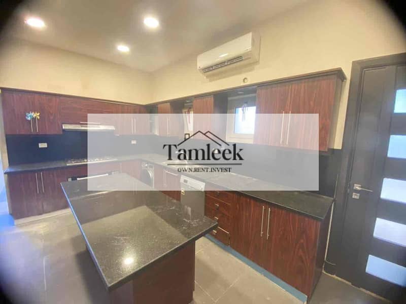 15 e48dd5bf-81bd-45da-9fcd-479f78ec3eb1. jpg