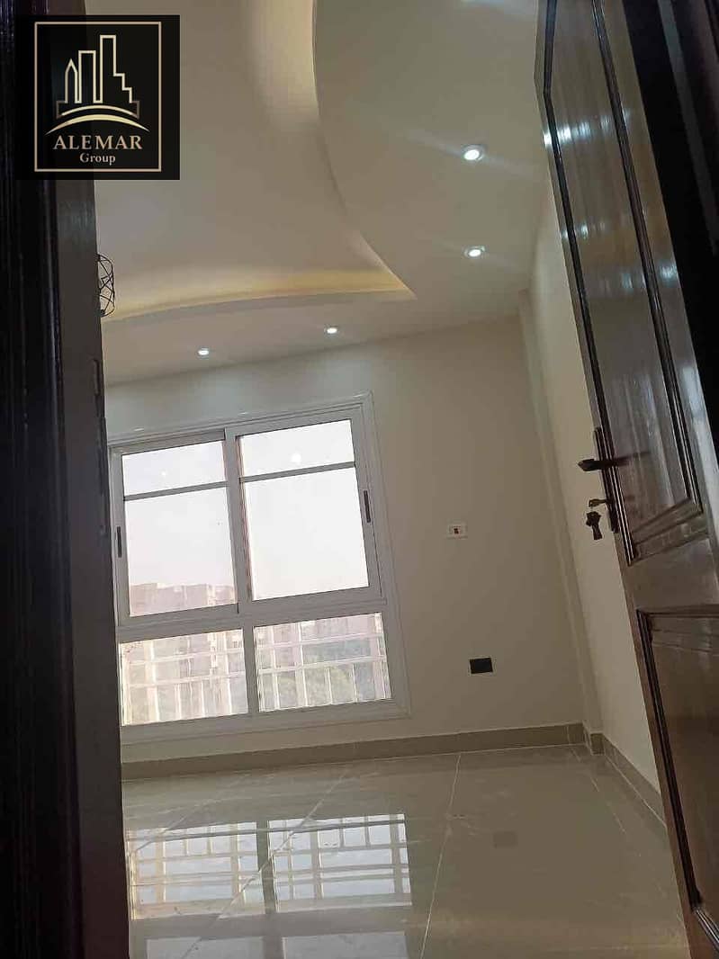 12 ec5ad2b1-7c74-47eb-b062-e98c28accf71. jpg