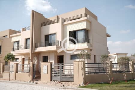 فیلا 4 غرف نوم للبيع في الشيخ زايد، الجيزة - 3fc6b4fe-422e-42b4-8305-3f04d3d69cc0. jpg