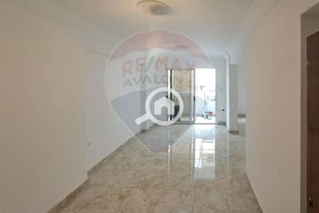 فلیٹ 3 غرف نوم للايجار في زيزينيا، الإسكندرية - 001. jpg
