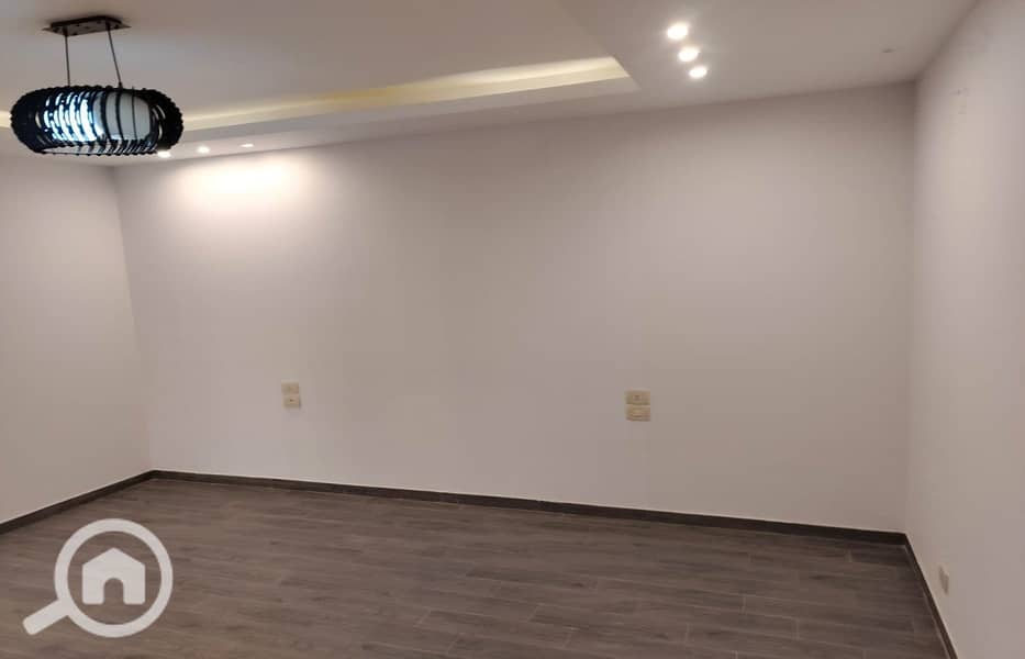 22 dd3053e9-850f-42a2-8ef6-79cc937e8a8e. jpg