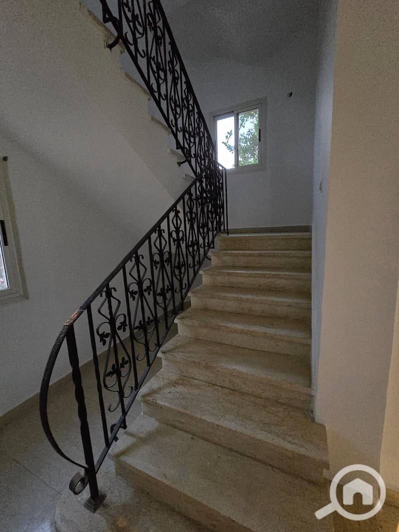 10 46499596-bed7-4a96-9441-3e1a25ca8bd6. jpg