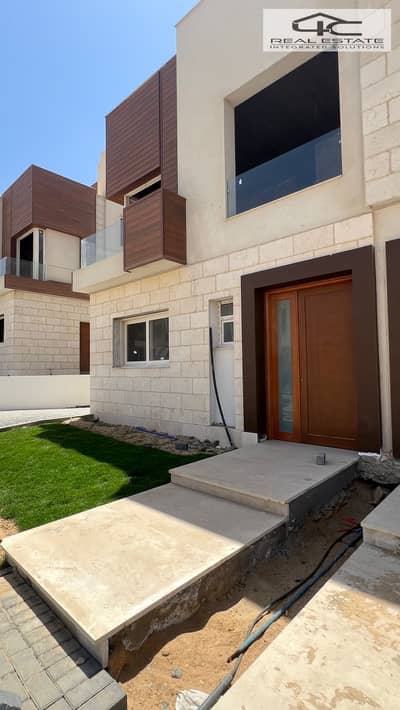 تاون هاوس 5 غرف نوم للبيع في القاهرة الجديدة، القاهرة - 6b30ba7a-6514-476a-8e27-ae2726791345. jpg