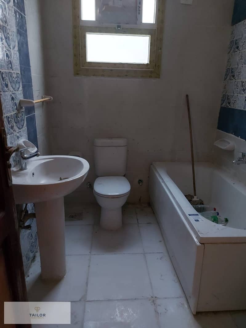 4 67d78ebf-14db-49e0-a3e0-1edf2a5db02b. jpg