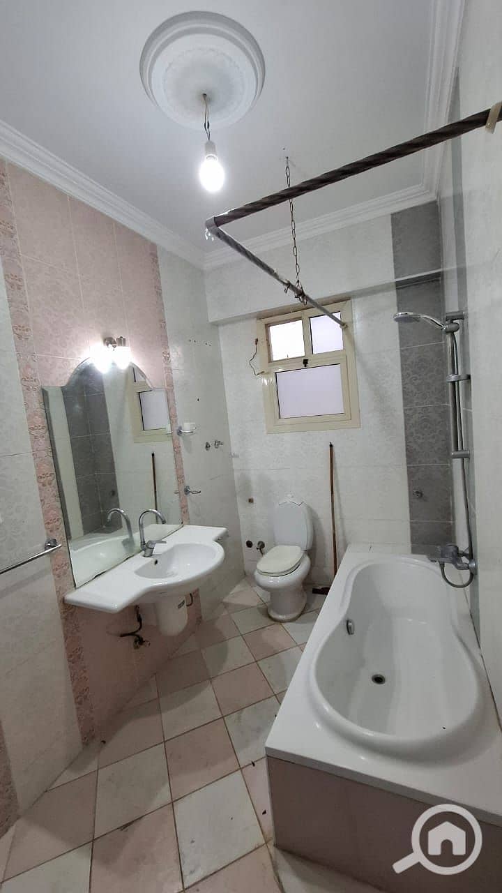 7 9539d58e-535e-42f9-a732-a157c90a3edf. jpeg