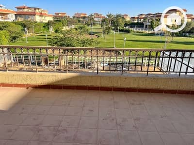 4 Bedroom Villa for Sale in Madinaty, Cairo - مدينتي فيلا ستاند الون وايد جاردن بحري موقع مميز متشطبه