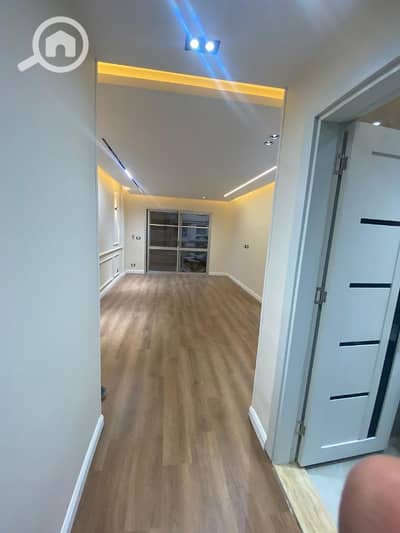 3 Bedroom Apartment for Sale in Madinaty, Cairo - مدينتي 3نوم تشطيب قصور هالي لوكس بحري وايد جاردن