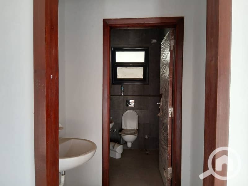 8 WhatsApp Image 2025-05-04 at 22.28. 30_351444df. jpg