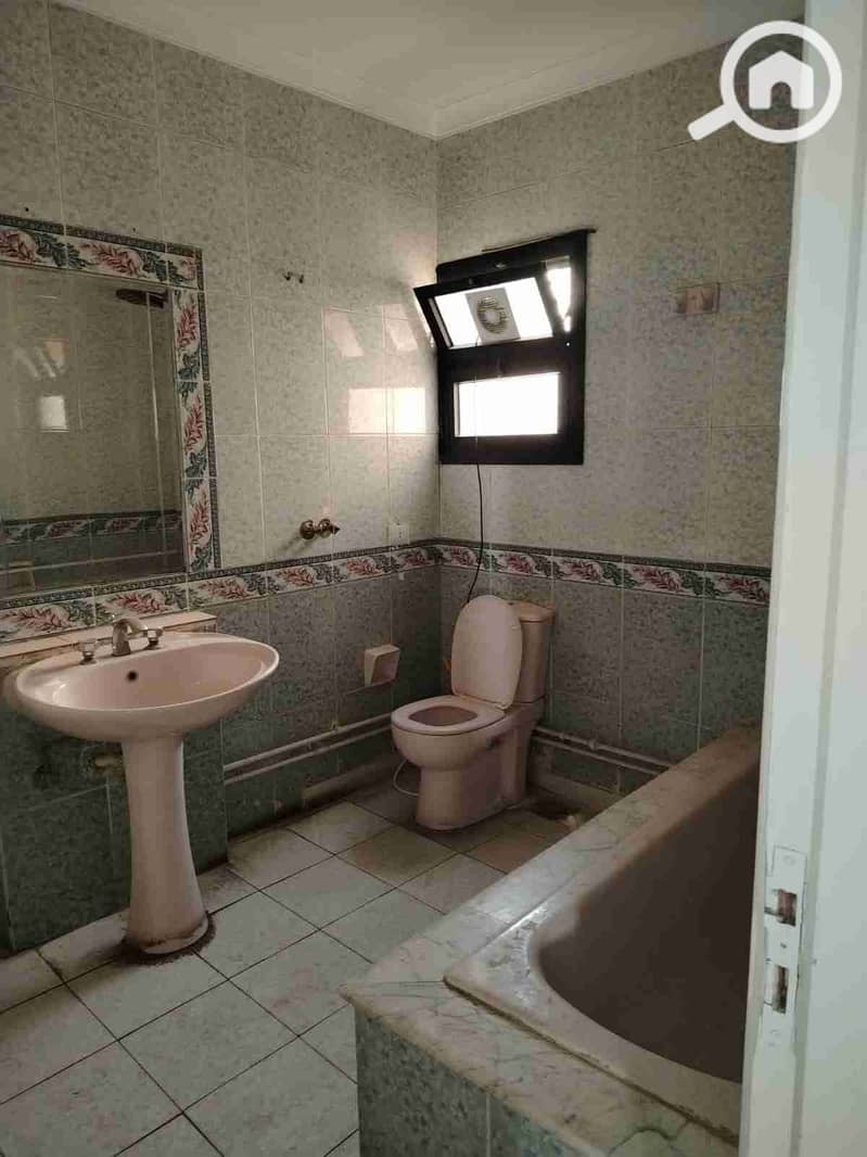 10 1000215880. jpg