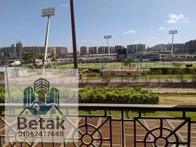 شقة 3 غرف نوم للايجار في سموحة، الإسكندرية - شقة للايجار مميزة 260م بيتك فى النادي ابراج سوليك النقل والهندسة سموحة