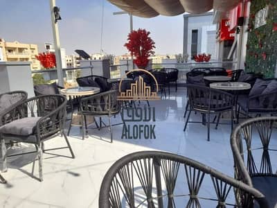 مطعم و كافيه  للبيع في مدينة الشروق، القاهرة - محل للبيع مؤجر لكافيه في مدينة الشروق بجوار دار مصر