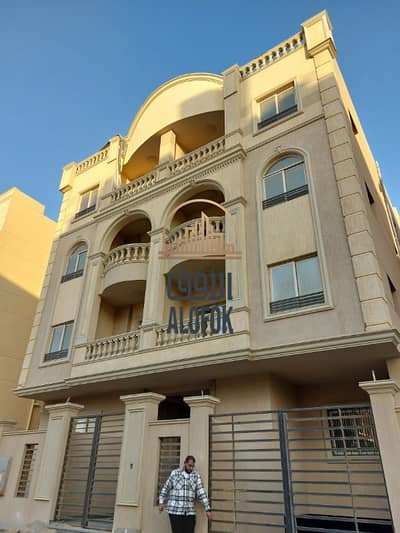 فلیٹ 3 غرف نوم للبيع في القاهرة الجديدة، القاهرة - شقة للبيع في النرجس الجديدة موقع مميز دور أول ٣ غرف و٢ حمام