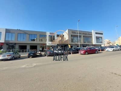 Retail for Sale in New Cairo, Cairo - محل للبيع في التجمع الخامس فوق جملة ماركت وعلي محور جمال عبدالناصر
