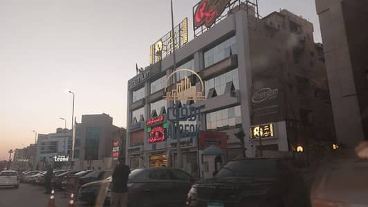 Retail for Sale in New Cairo, Cairo - For sale shop in Al Tagamoa, rented for 15,000, located on the southern ninety row on Al Sab'een street.