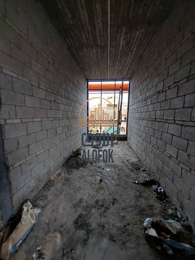 Retail for Sale in New Cairo, Cairo - Shop for sale in Al Tagamo' Al Khames at a bargain price, price per meter 70,000