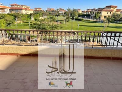 4 Bedroom Villa for Sale in Madinaty, Cairo - مدينتي فيلا ستاند الون وايد جاردن بحري موقع مميز متشطبه