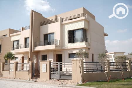 فیلا 4 غرف نوم للبيع في الشيخ زايد، الجيزة - 3fc6b4fe-422e-42b4-8305-3f04d3d69cc0. jpg