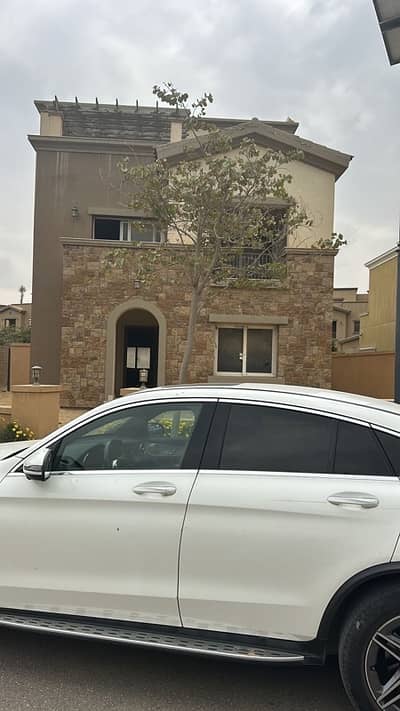 فیلا 6 غرف نوم للبيع في القاهرة الجديدة، القاهرة - فيلا جاهزة للبيع في كومباوند مفيدا التجمع الخامس