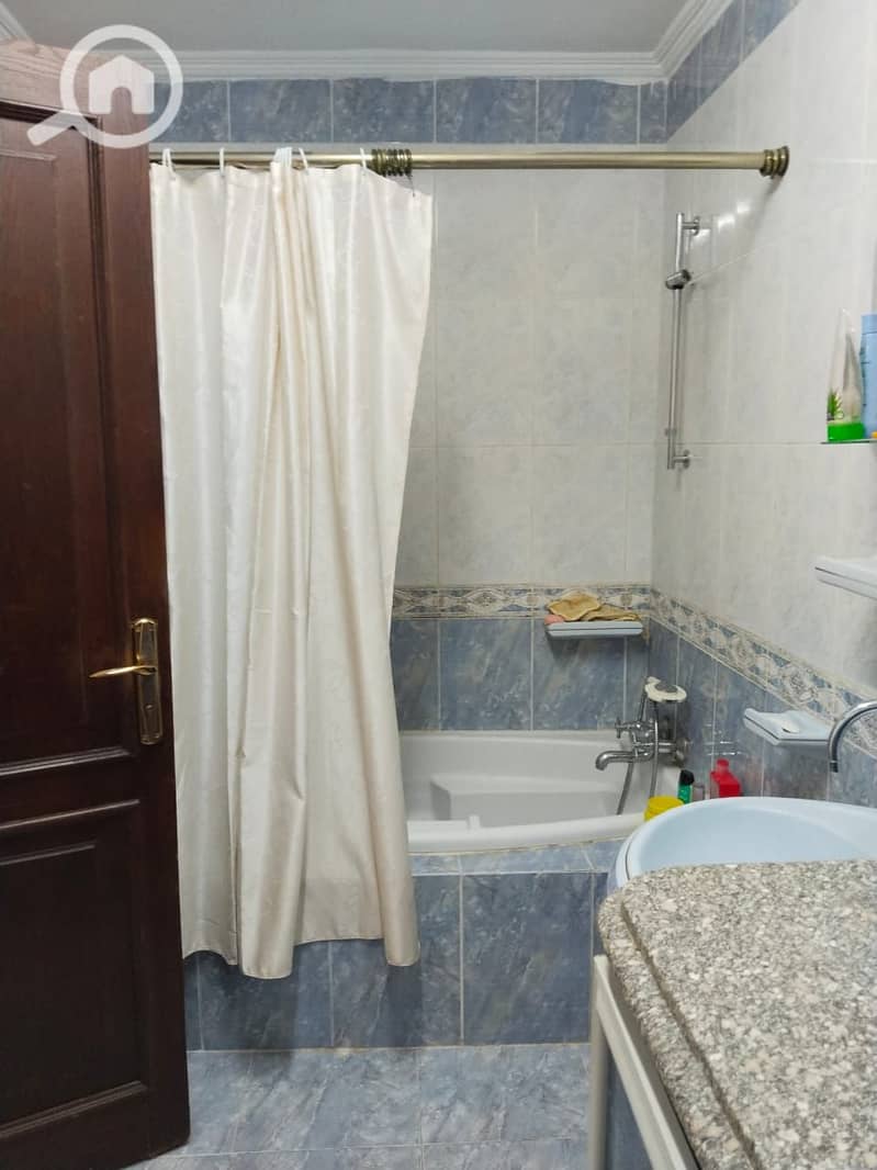 12 a7cbfa10-cd25-45ba-ba57-c32c8f01107a. jpg