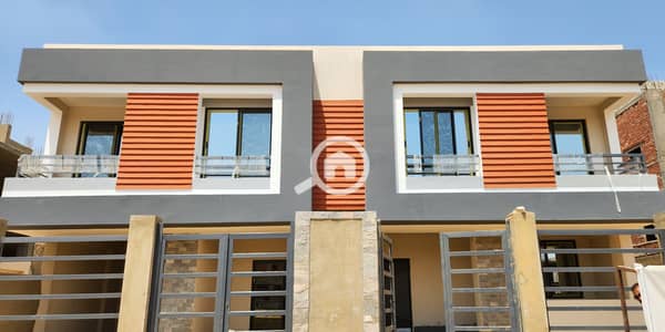 تاون هاوس 3 غرف نوم للبيع في هليوبوليس الجديدة، القاهرة - كورنر تاون هاوس جاردن فيو بهليوبوليس الجديده امام مدينتي استلام فوري
