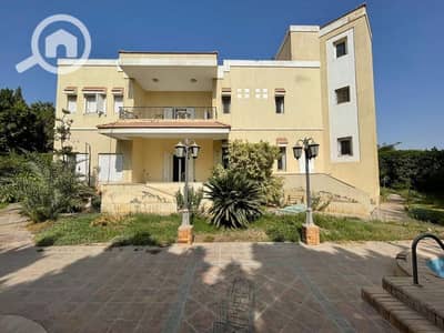فیلا 5 غرف نوم للبيع في 6 أكتوبر، الجيزة - فيلا ١٧٥٠ متر للبيع في كمبوند مينا جاردن سيتي ٦ أكتوبر