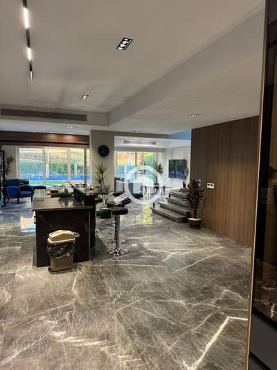 4 Bedroom Villa for Sale in Sheikh Zayed, Giza - فيلا تشطيب الترا مودرن للبيع في كمبوند بالم فالي ٦ أكتوبر