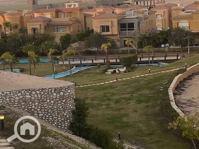 فیلا 5 غرف نوم للبيع في الشيخ زايد، الجيزة - فيلا ١٠٠٠ متر متشطبة للبيع في كمبوند رويال ميدوز الشيخ زايد