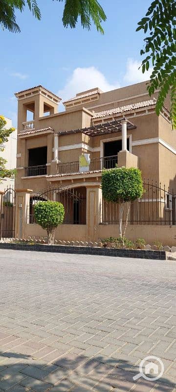 4 Bedroom Villa for Sale in New Cairo, Cairo - لمحبي الخصوصيه والتميز ڤيلا تاني نمره التسعين الشمالي