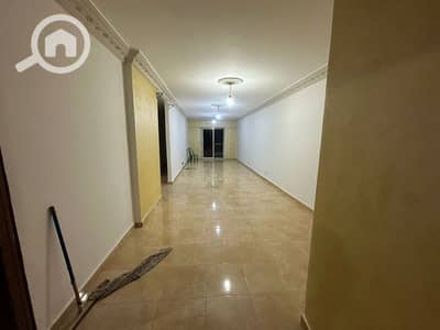 مکتب  للايجار في سموحة، الإسكندرية - 140م مقر ادارى بسموحة 2غرفة وريسبشن 3ق قرب اندلسية