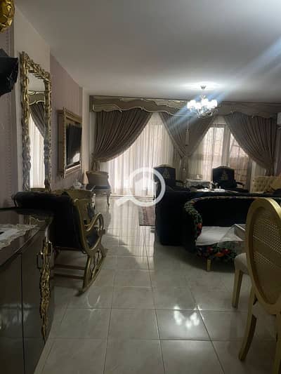 3 Bedroom Flat for Sale in New Cairo, Cairo - فرصتك فالاعلان دا شقه 155م ارض بجاردن بالسابعه لسرعه البيع