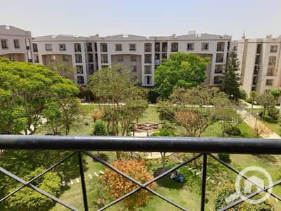 2 Bedroom Apartment for Rent in New Cairo, Cairo - بدور علي ايجار فاضي ويكون قريب من الخدمات وكمان فيو وايد جاردن بمساحه