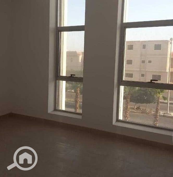 عيادة مميزة للبيع في The Edge mall الشروق