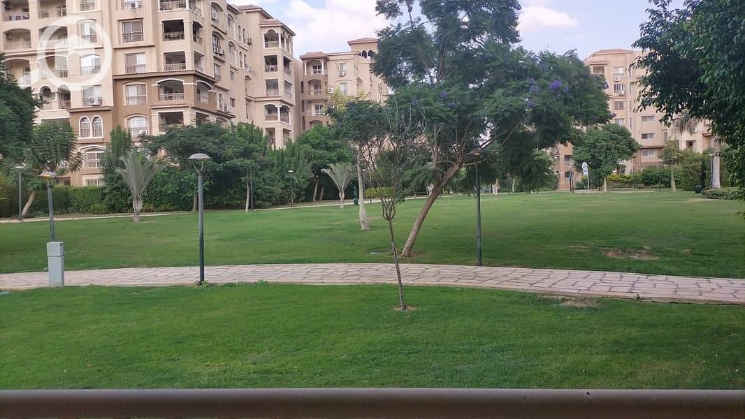 شقة أرضي بحديقة في مدينتي موقع مميز بإطلالة رائعةb3مساحه237م
