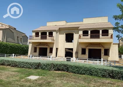 5 Bedroom Villa for Sale in Madinaty, Cairo - فيلا فيو البحيرات والجولف بسعر تجارى بمدينتى Villa for Sale in Madinty