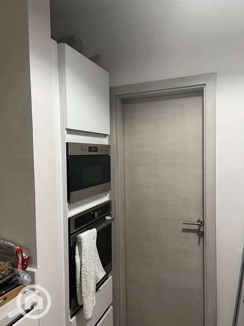 3 5bcb9881-bcbd-43b3-b438-fb8beda77ed5. jpg