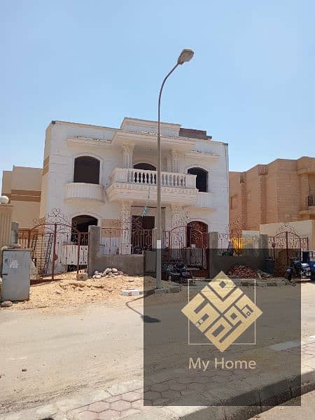 فيلا للبيع بالحي السادس بالعبور