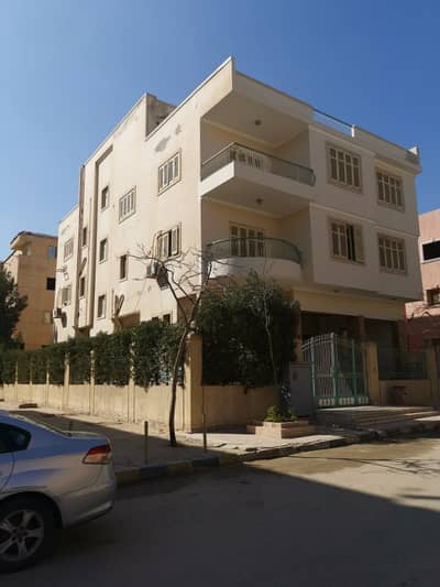 5 Bedroom Villa for Sale in 6th of October, Giza - فيلا للبيع او الاستثمار - تصميم سكني مميز
