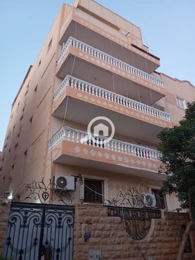 أرض سكنية  للبيع في 6 أكتوبر، الجيزة - عماره للبيع بالحي الثاني خطوات لجامعة نوال