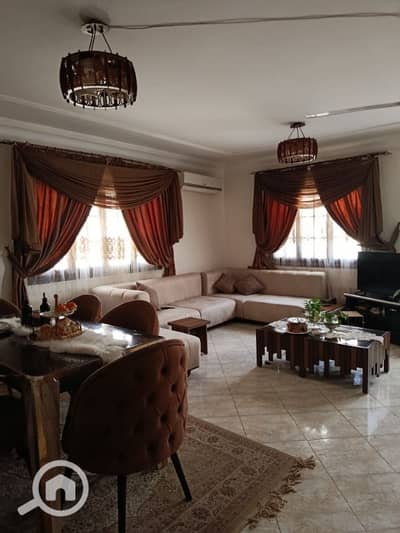 3 Bedroom Apartment for Sale in 6th of October, Giza - شقه للبيع بالحي الثاني 220 متر