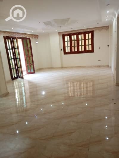 3 Bedroom Flat for Sale in 6th of October, Giza - شقه للبيع بالحي الثاني اول بالكون 200متر