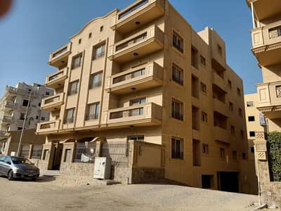 أرض سكنية  للبيع في الشيخ زايد، الجيزة - عمارة فاخرة للبيع