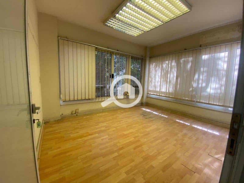 7 5651027c-3bd5-4283-98aa-f90c43b534c1. jpg