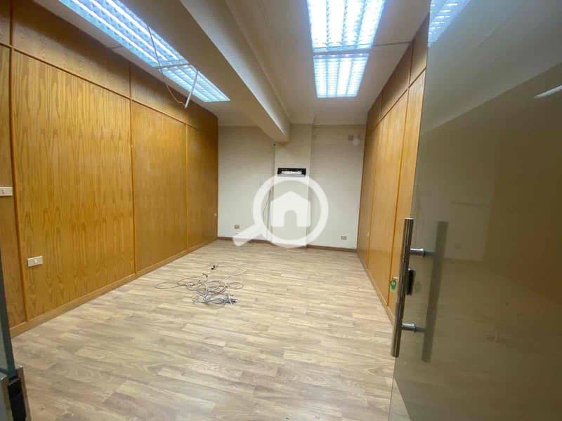 12 21e17329-8268-4d7d-bca3-21cd3ca7dfea. jpg