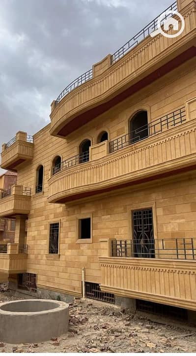 أرض سكنية  للبيع في العاشر من رمضان، الشرقية - بيت للبيع600م دورين ناصيه في مج 19 مطلوب 13مليون في العاشر من رمضان